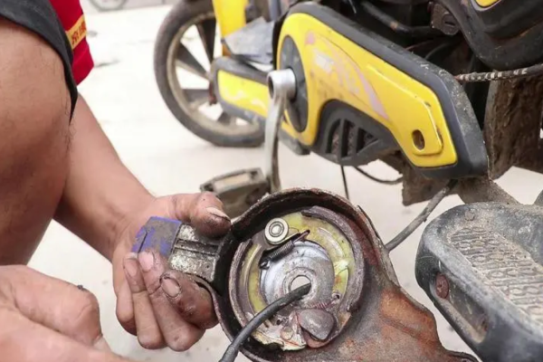 白山市电动车刹车故障